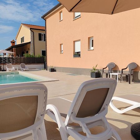 Apartments Oleander Lovrecica-Residence With Pool Bagian luar foto