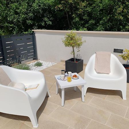 Apartments Oleander Lovrecica-Residence With Pool Bagian luar foto