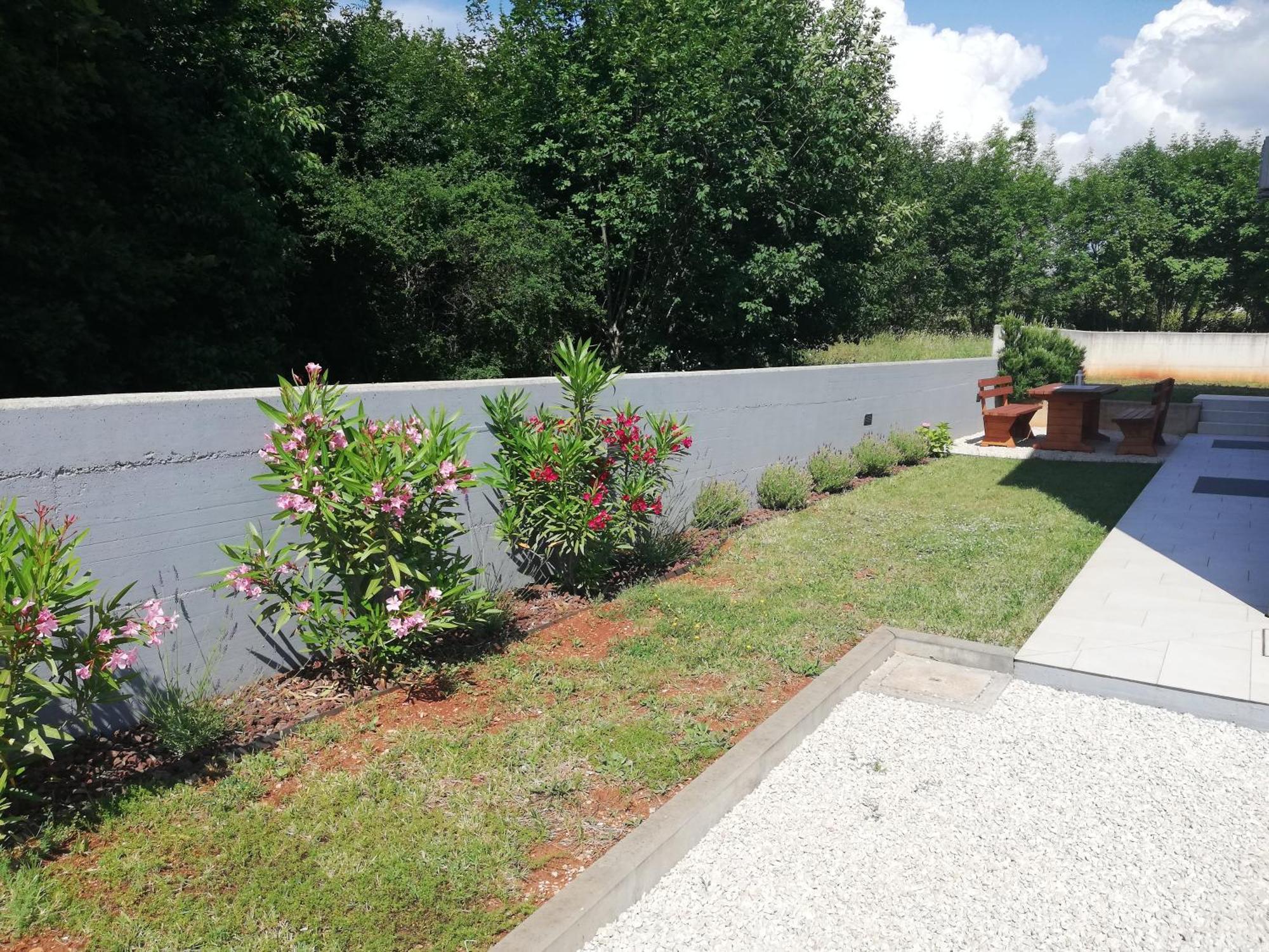 Apartments Oleander Lovrecica-Residence With Pool Bagian luar foto