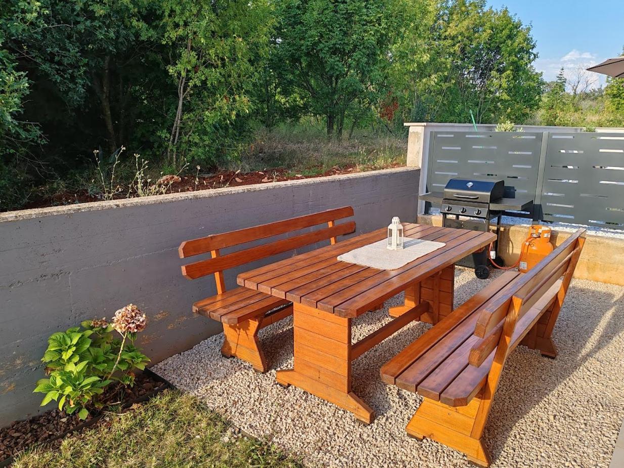Apartments Oleander Lovrecica-Residence With Pool Bagian luar foto
