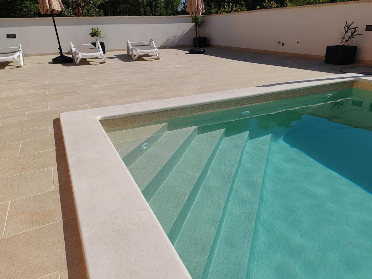 Apartments Oleander Lovrecica-Residence With Pool Bagian luar foto