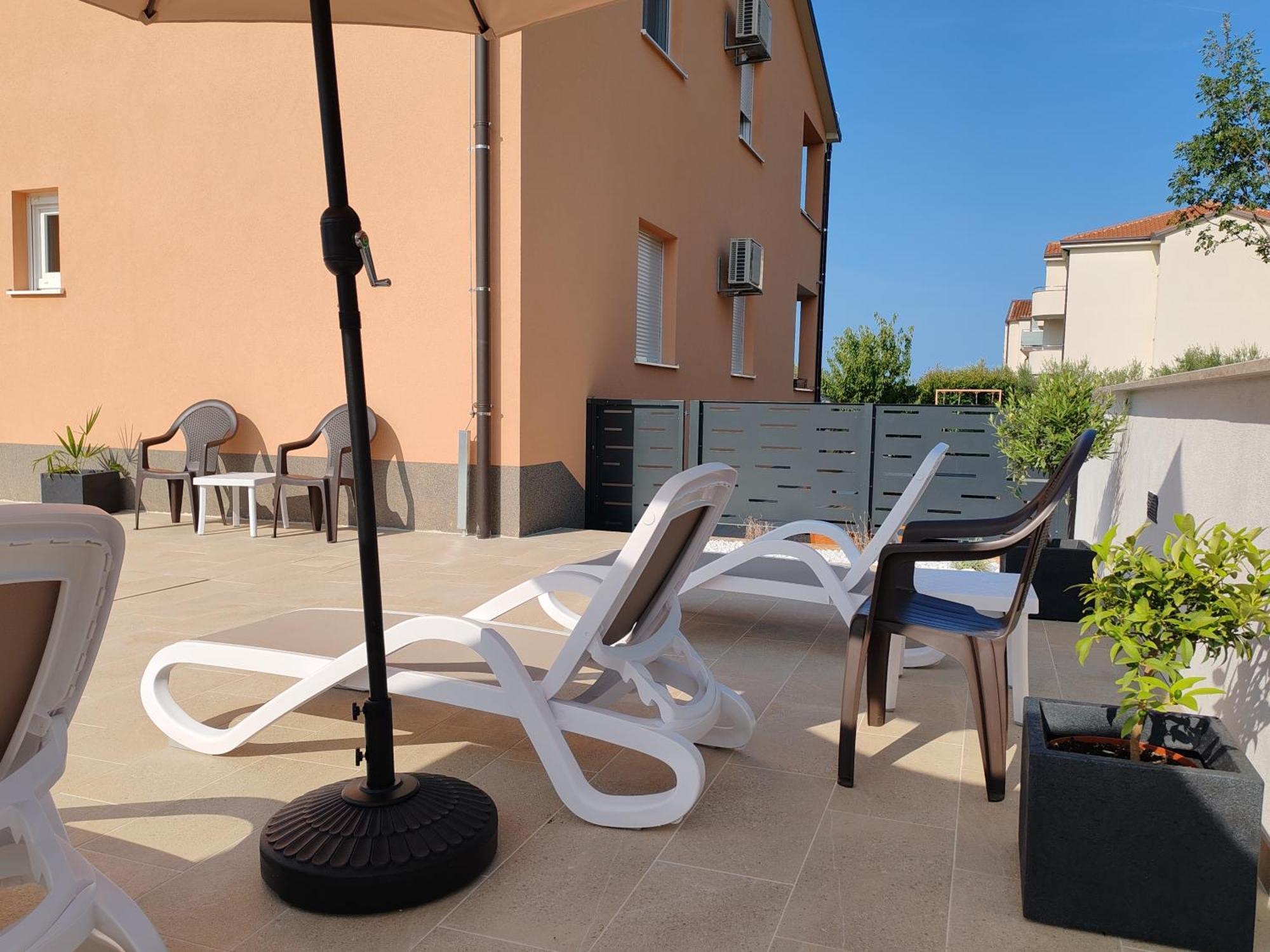 Apartments Oleander Lovrecica-Residence With Pool Bagian luar foto