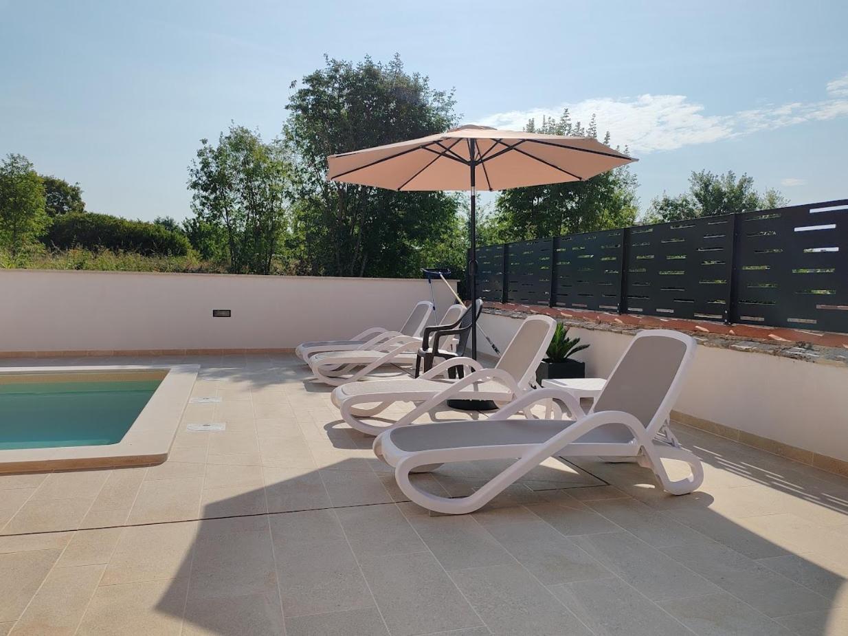Apartments Oleander Lovrecica-Residence With Pool Bagian luar foto