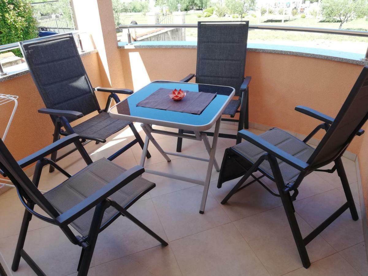 Apartments Oleander Lovrecica-Residence With Pool Bagian luar foto